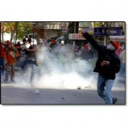 ANKARA DA KARŞIT GÖRÜŞLÜ ÖĞRENCİLER ÇATIŞTI